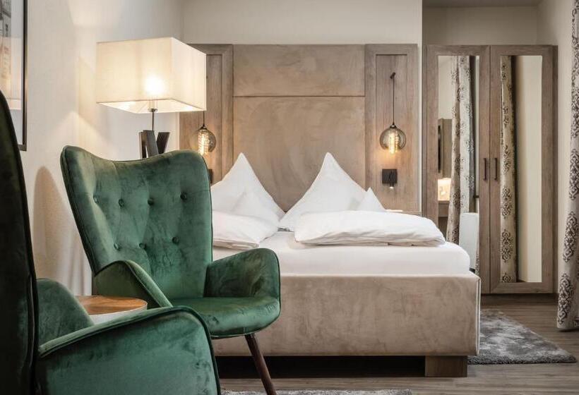 豪华单人间, Gasthof Höttl