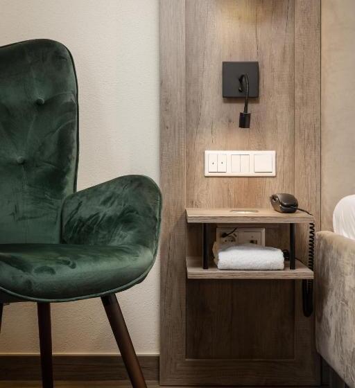 豪华单人间, Gasthof Höttl