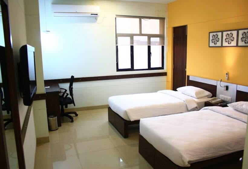 غرفة قياسية, Ginger Manesar