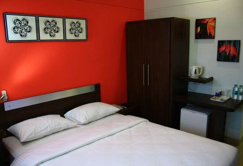 غرفة قياسية, Ginger Manesar