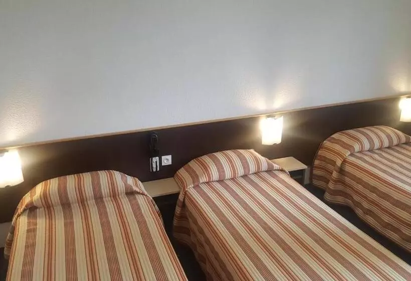 اتاق استاندارد سه نفره, Hôtel Hélianthe