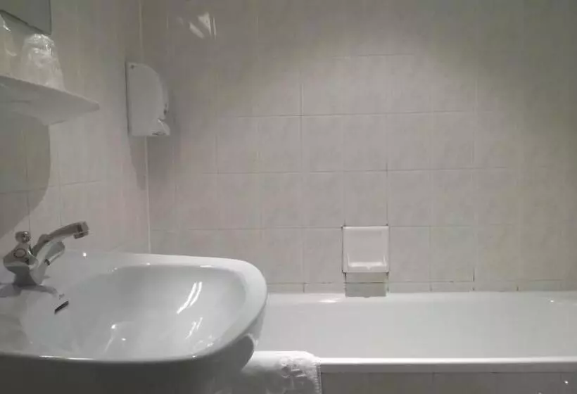 اتاق استاندارد یک نفره, Hôtel Hélianthe