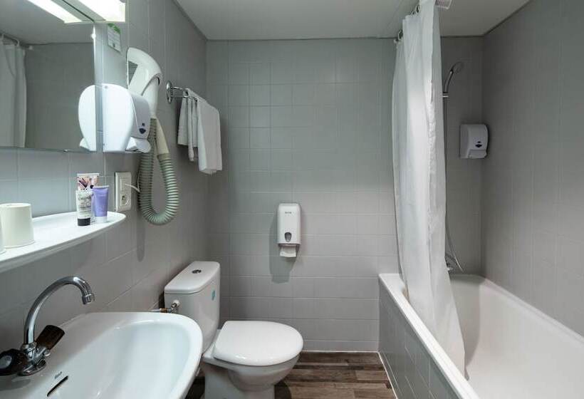 标准三人间, Hôtel Hélianthe