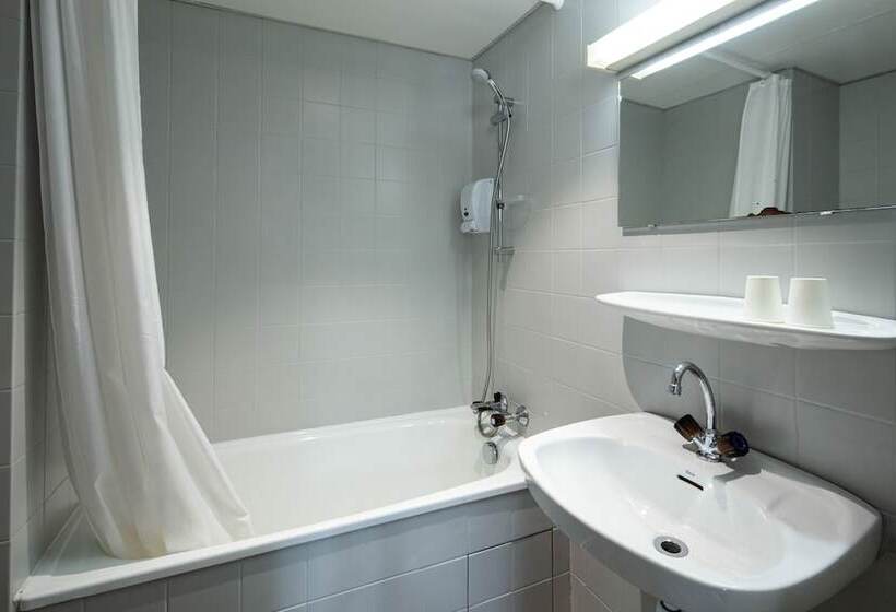 Номер Стандарт Трехместный, Hôtel Hélianthe
