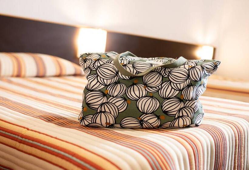 标准三人间, Hôtel Hélianthe