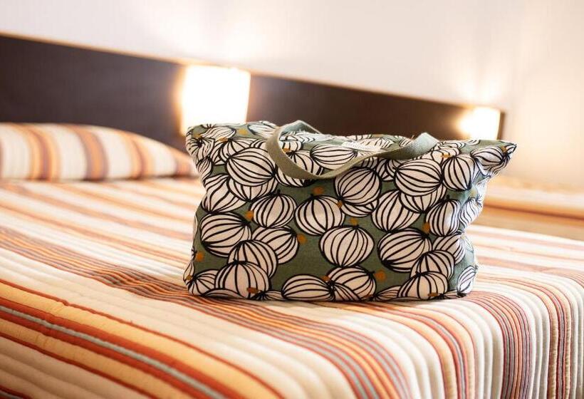 标准三人间, Hôtel Hélianthe