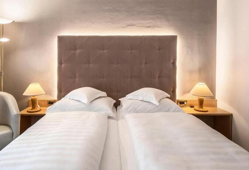 غرفة إقتصادية, Marini S Giardino