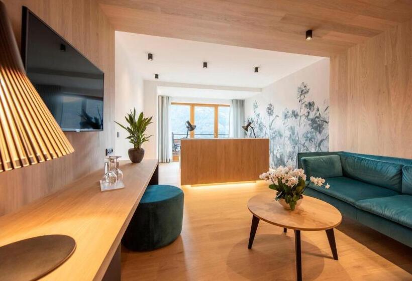 جناح جونيور مزوَّد بشرفة, Marini S Giardino