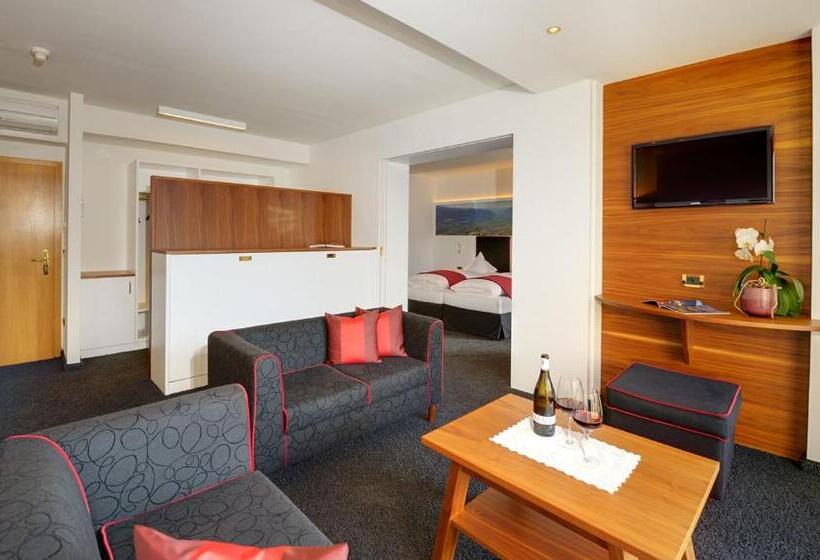 جناح إدارى, Marini S Giardino