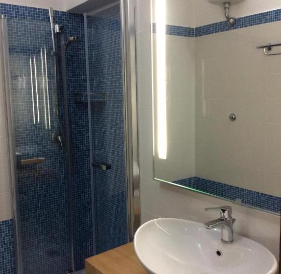 غرفة قياسية مطلّة علي البحر, Mediterraneo