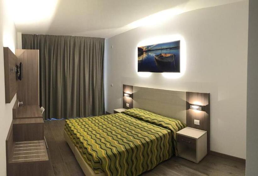 标准三人间, Montreal