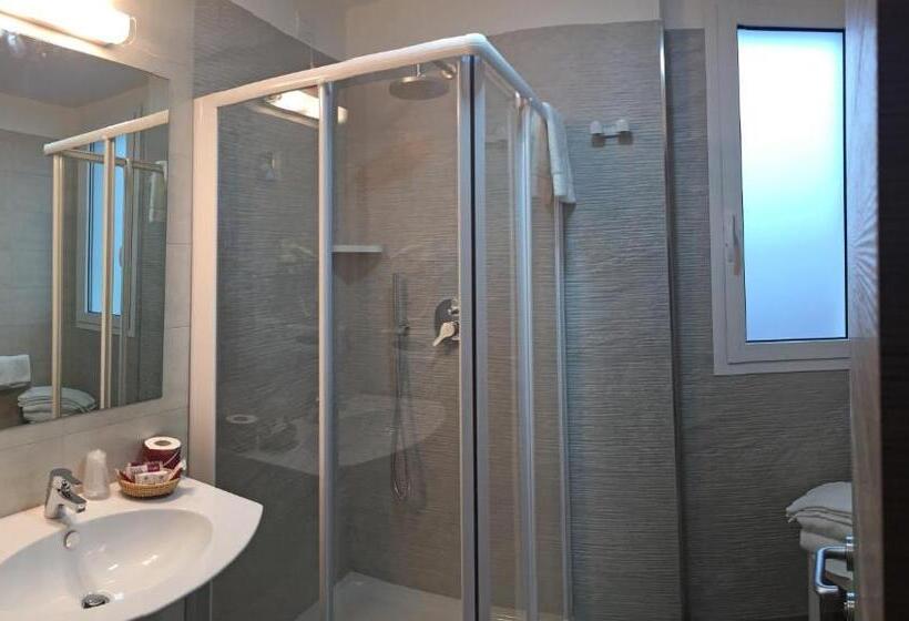 四人标准间, Montreal