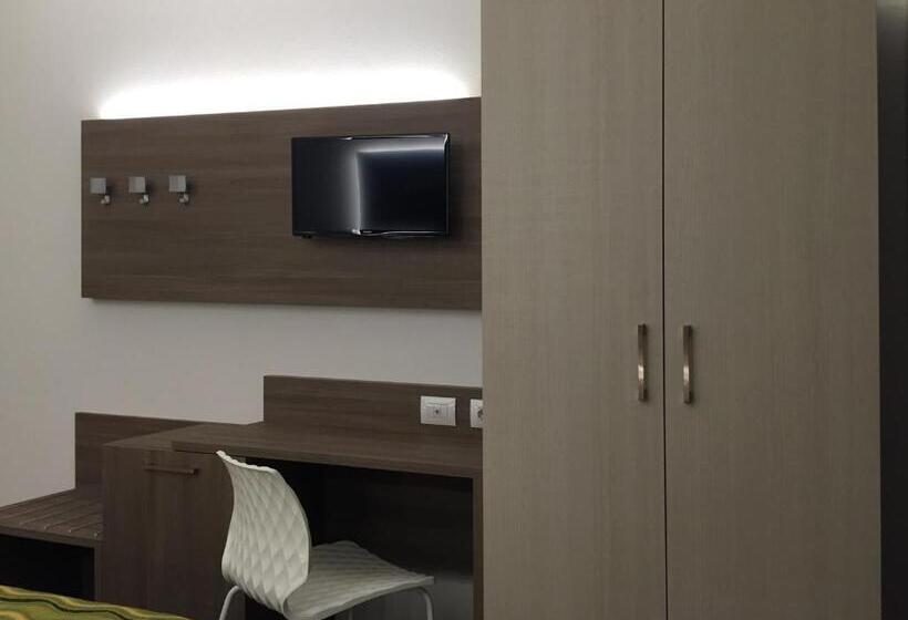 标准单人间, Montreal