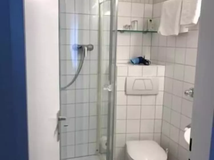 Standard Yhden Hengen Huone, Occam