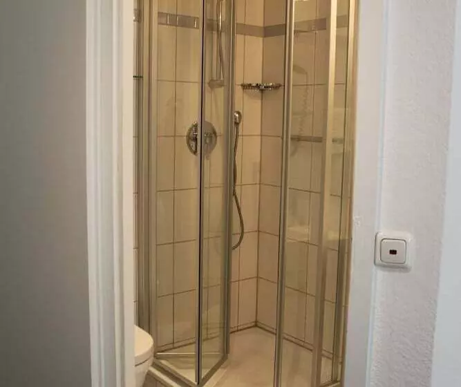 Standard Yhden Hengen Huone, Occam