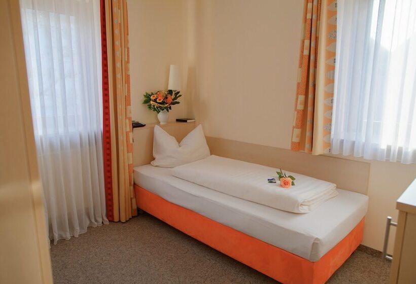 חדר סטנדרט יחיד, Petzengarten