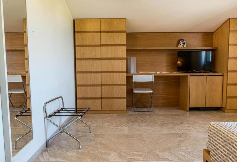 חדר משפחתי, Poggio Bertino