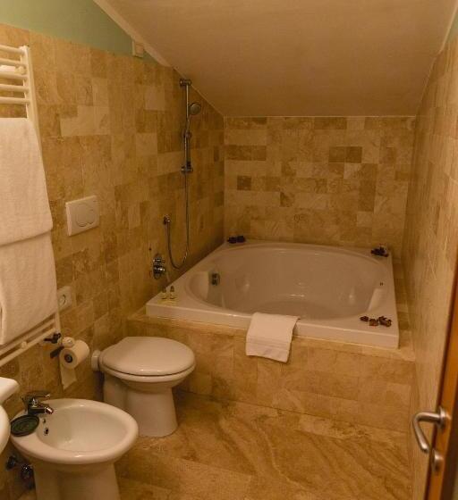 חדר משפחתי, Poggio Bertino