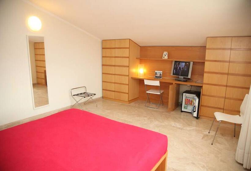 חדר משפחתי, Poggio Bertino