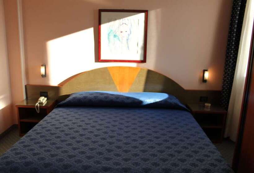 标准三人间, Rosa