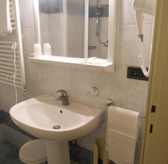 غرفة قياسية ثلاثية, Salus