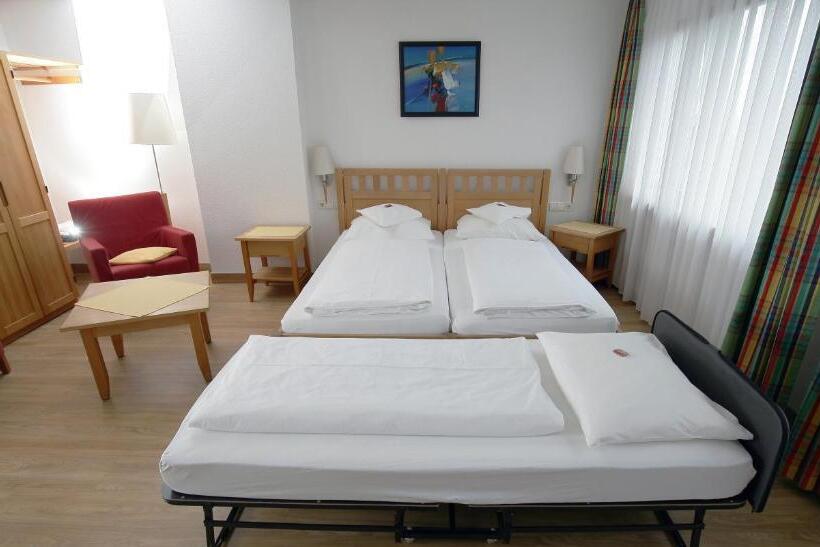 スタンダードトリプルルーム, Badhotel Restaurant Stauferland