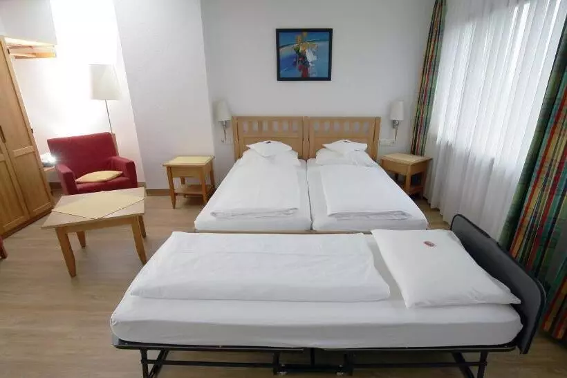 スタンダードトリプルルーム, Badhotel Restaurant Stauferland