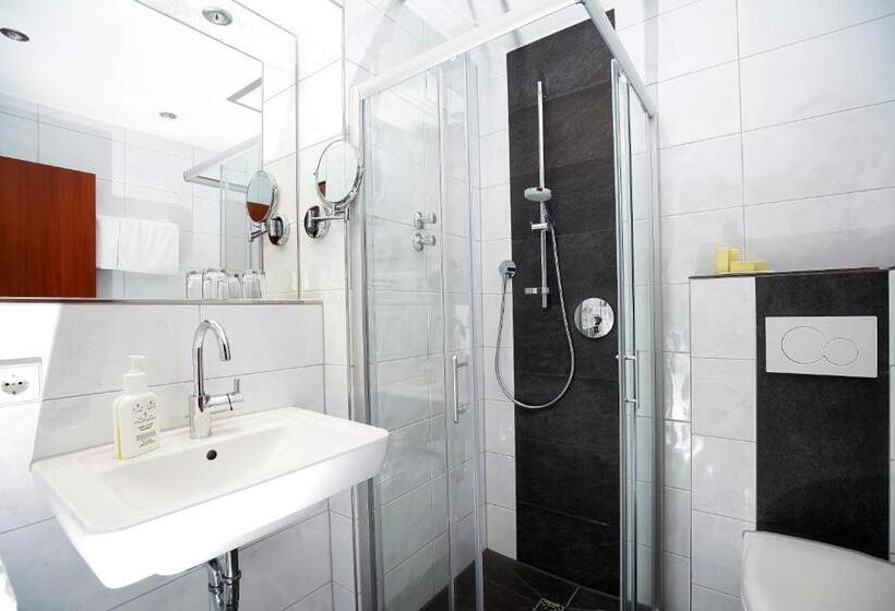 スタンダード４人部屋, Badhotel Restaurant Stauferland