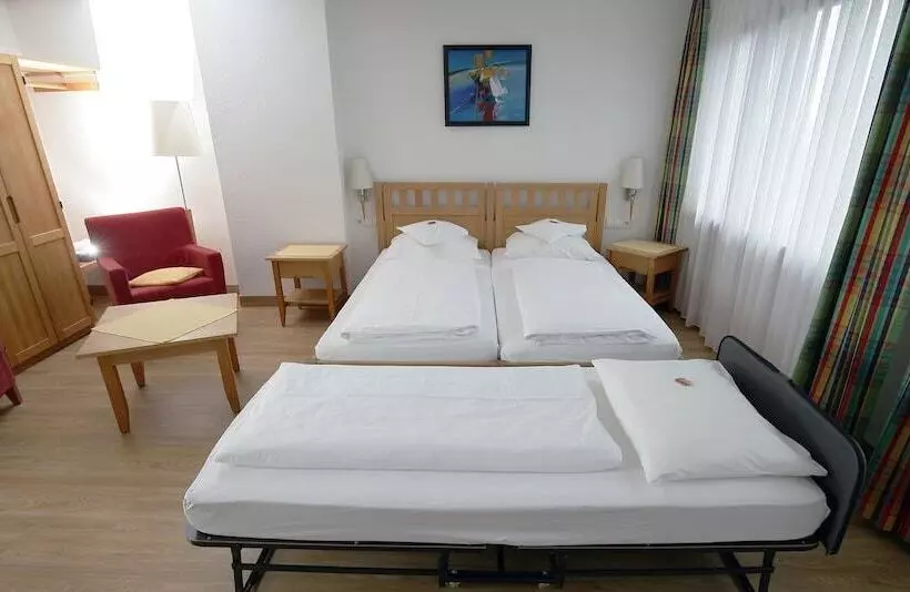 スタンダードトリプルルーム, Badhotel Restaurant Stauferland