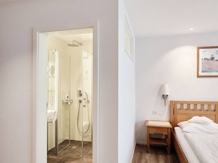 スタンダード４人部屋, Badhotel Restaurant Stauferland