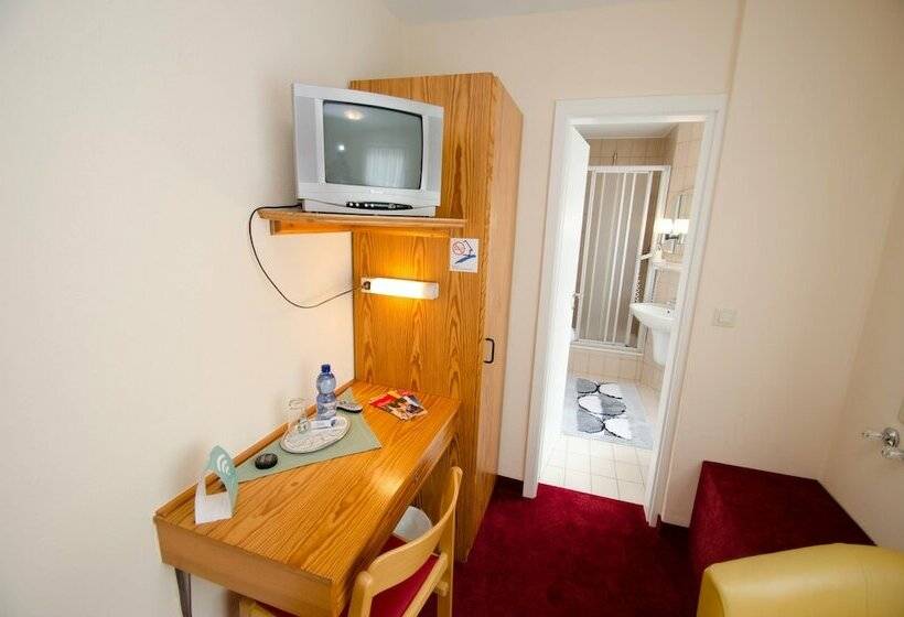 Standard Yhden Hengen Huone, König Humbert