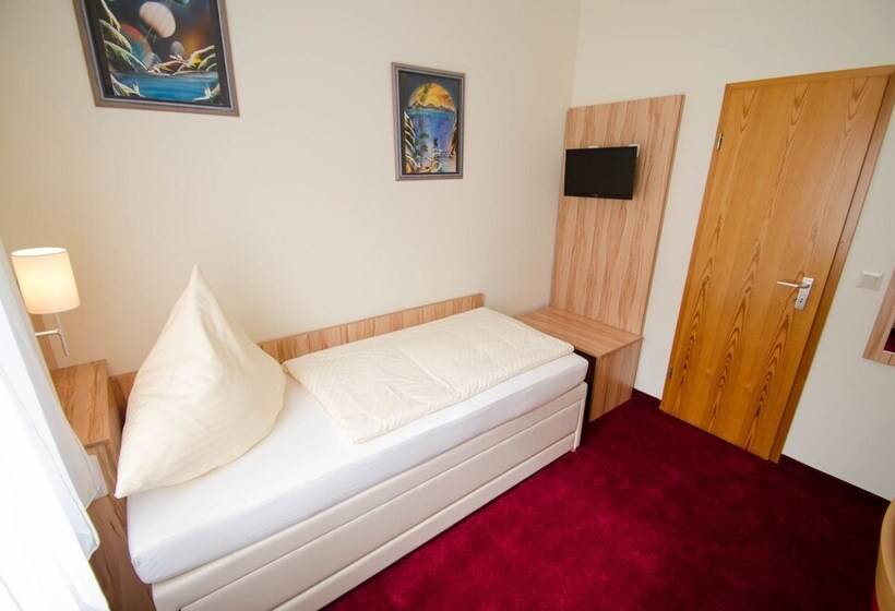 Standard Yhden Hengen Huone, König Humbert