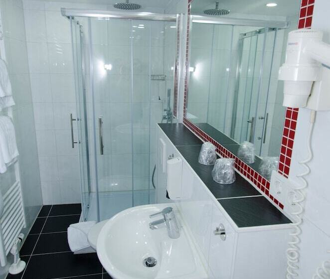 Standard Yhden Hengen Huone, König Humbert