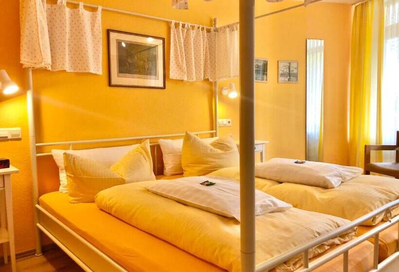 Quarto Superior com Sacada, Haus Am Kurpark