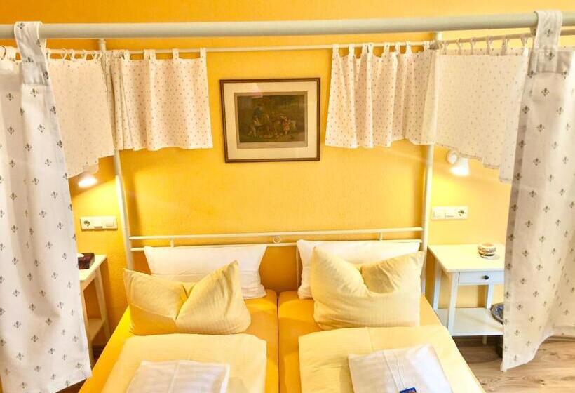 Quarto Superior com Sacada, Haus Am Kurpark