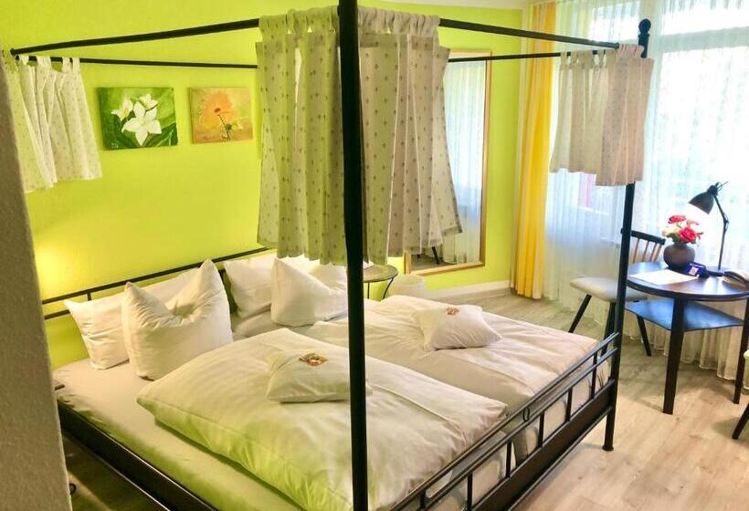 Quarto Superior com Sacada, Haus Am Kurpark