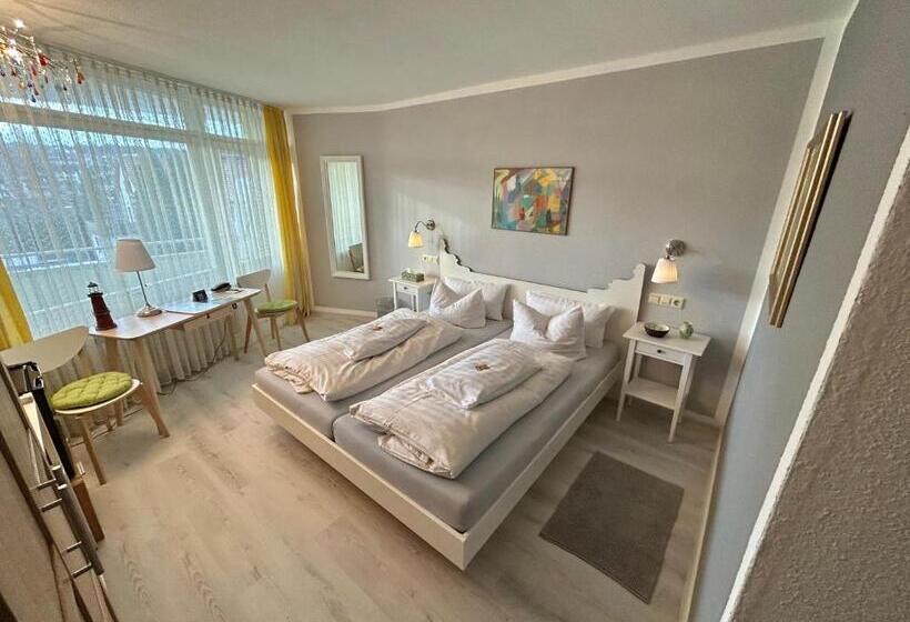 Quarto Superior com Sacada, Haus Am Kurpark