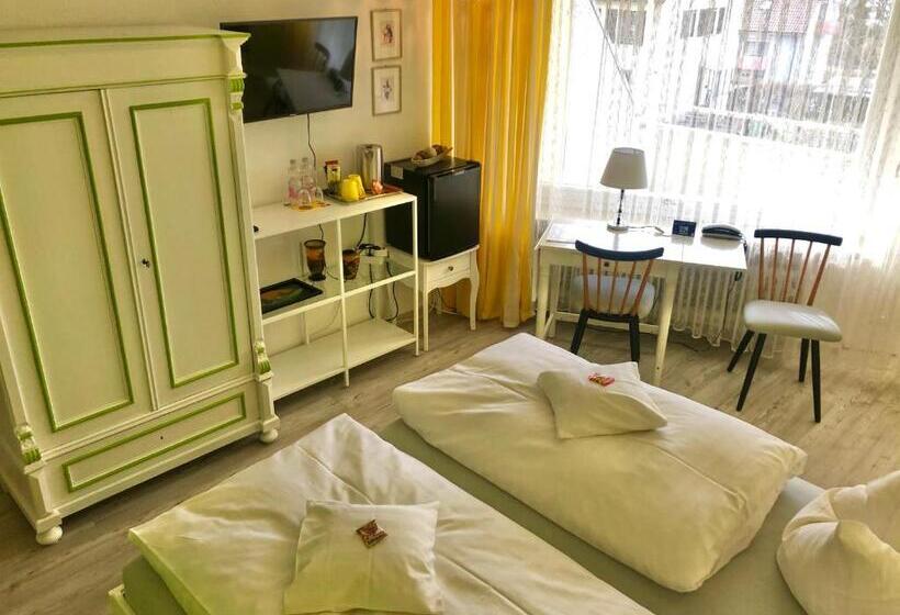 Quarto Superior com Sacada, Haus Am Kurpark