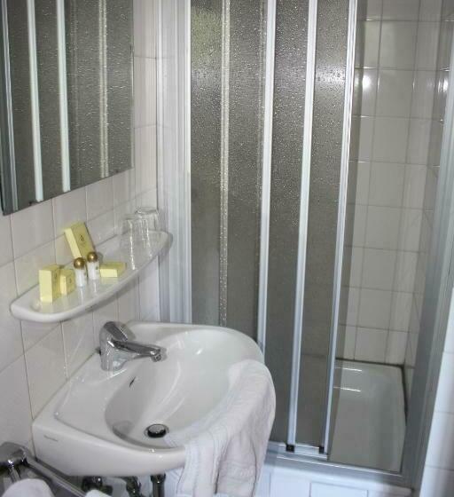 标准单人间, Haus Hubertus