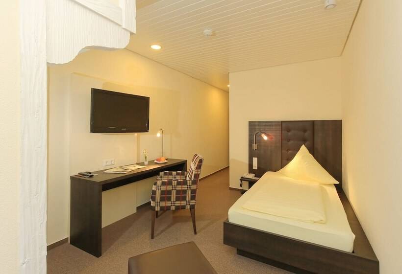 غرفة قياسية فردية, Hirschen