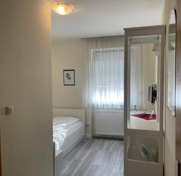 Standard Yhden Hengen Huone, König Humbert