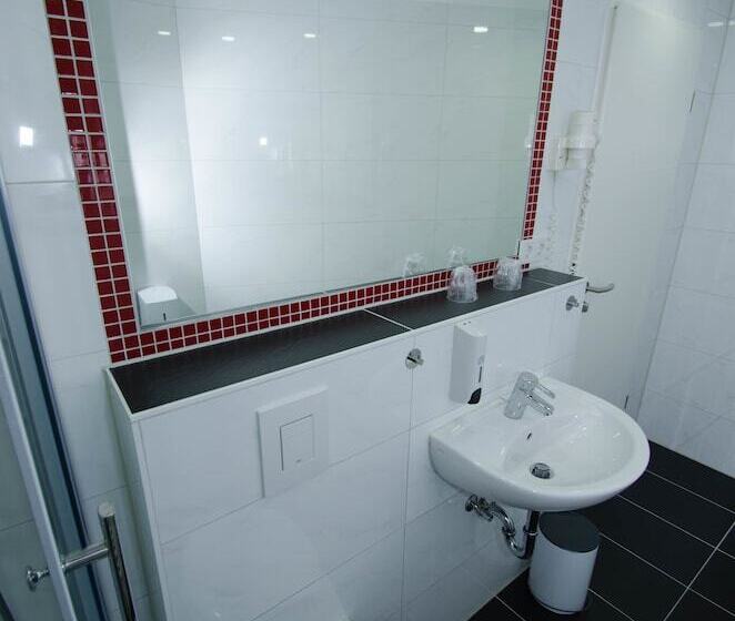 Standard Yhden Hengen Huone, König Humbert