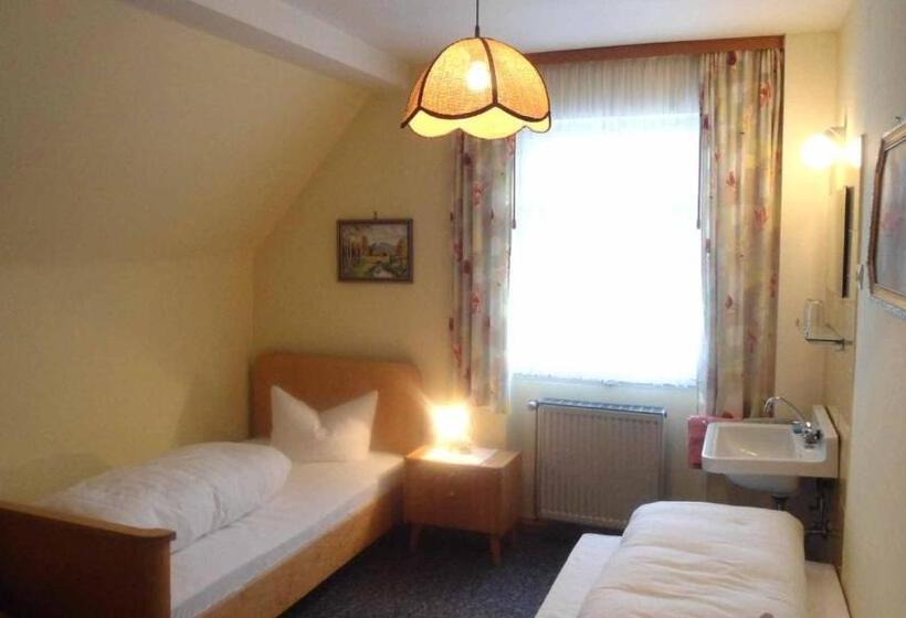 غرفة قياسية فردية حمام مشترك, Krone