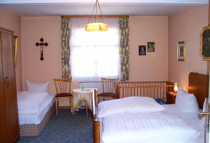 غرفة قياسية ثلاثية حمام مشترك, Krone