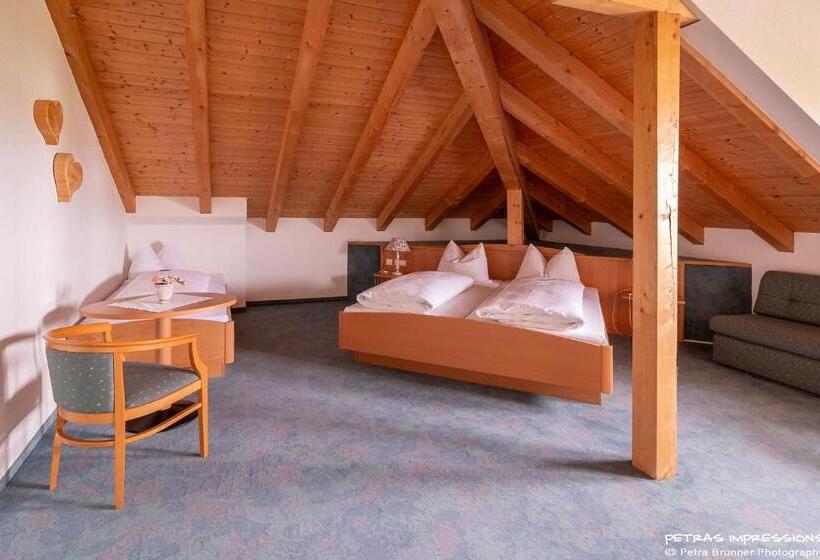 غرفة عائلية, Oberwirt Wangen