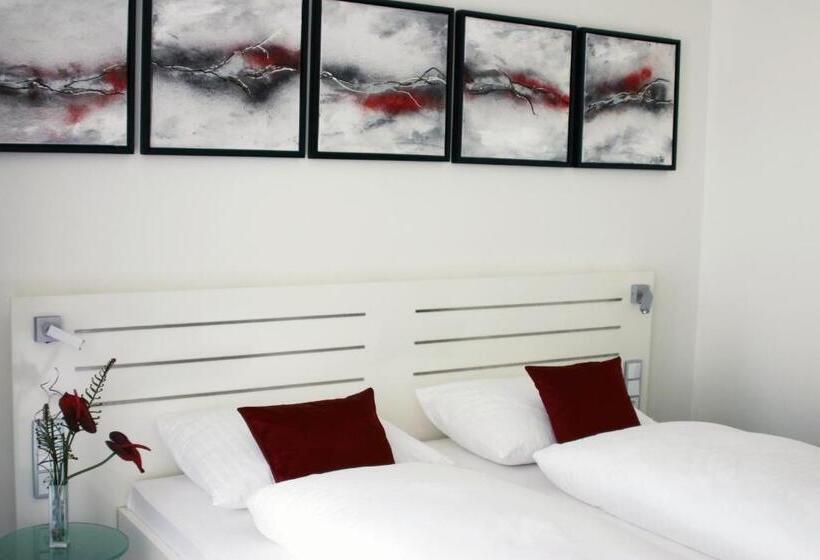 Номер Стандарт, Zur Promenade