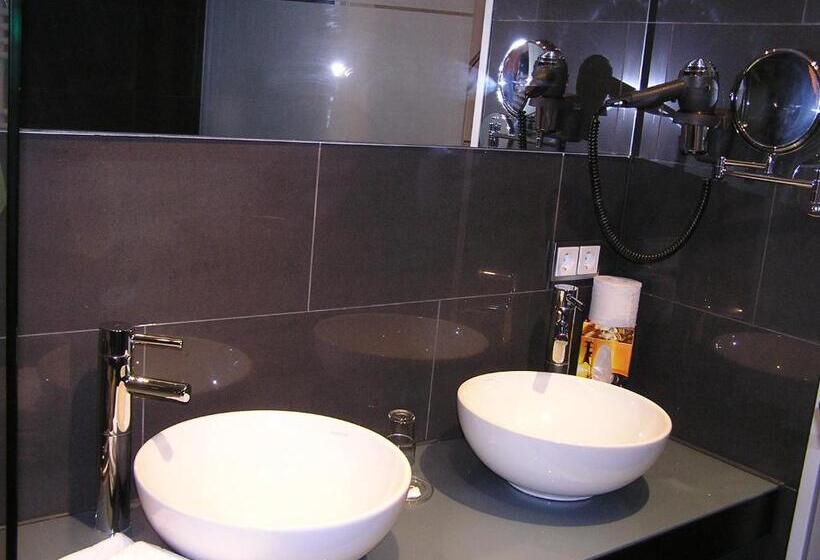 Люкс, Zur Promenade