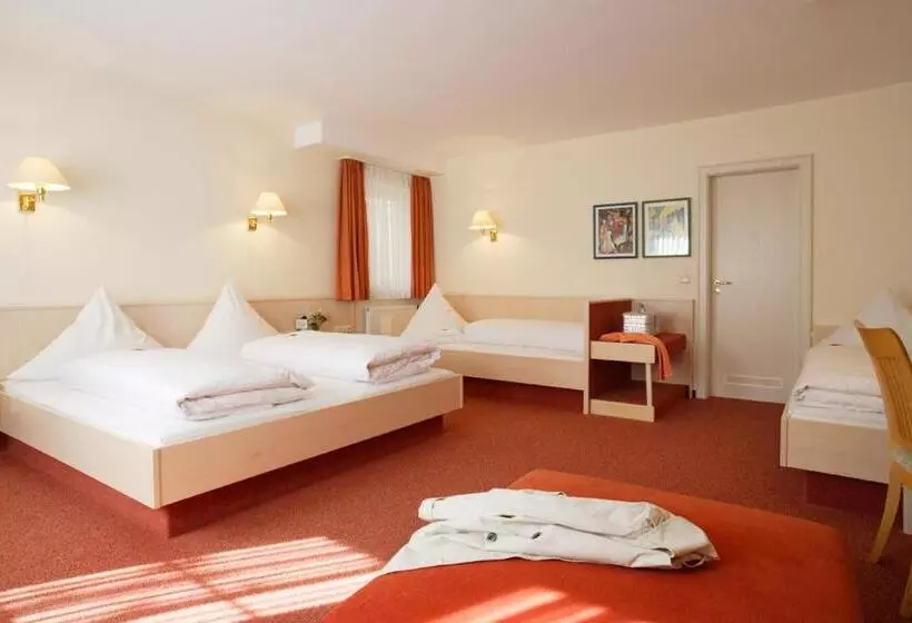 اتاق استاندارد چهار تخته, Landhotel Huberhof