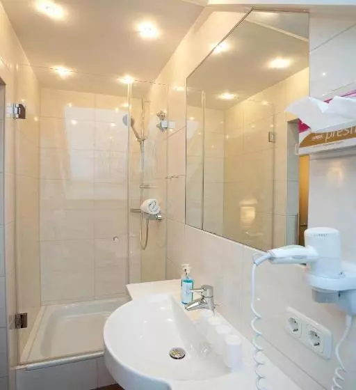 اتاق استاندارد چهار تخته, Landhotel Huberhof