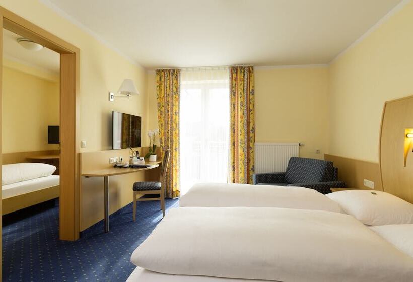 Номер Стандарт Трехместный, Landhotel Huberhof